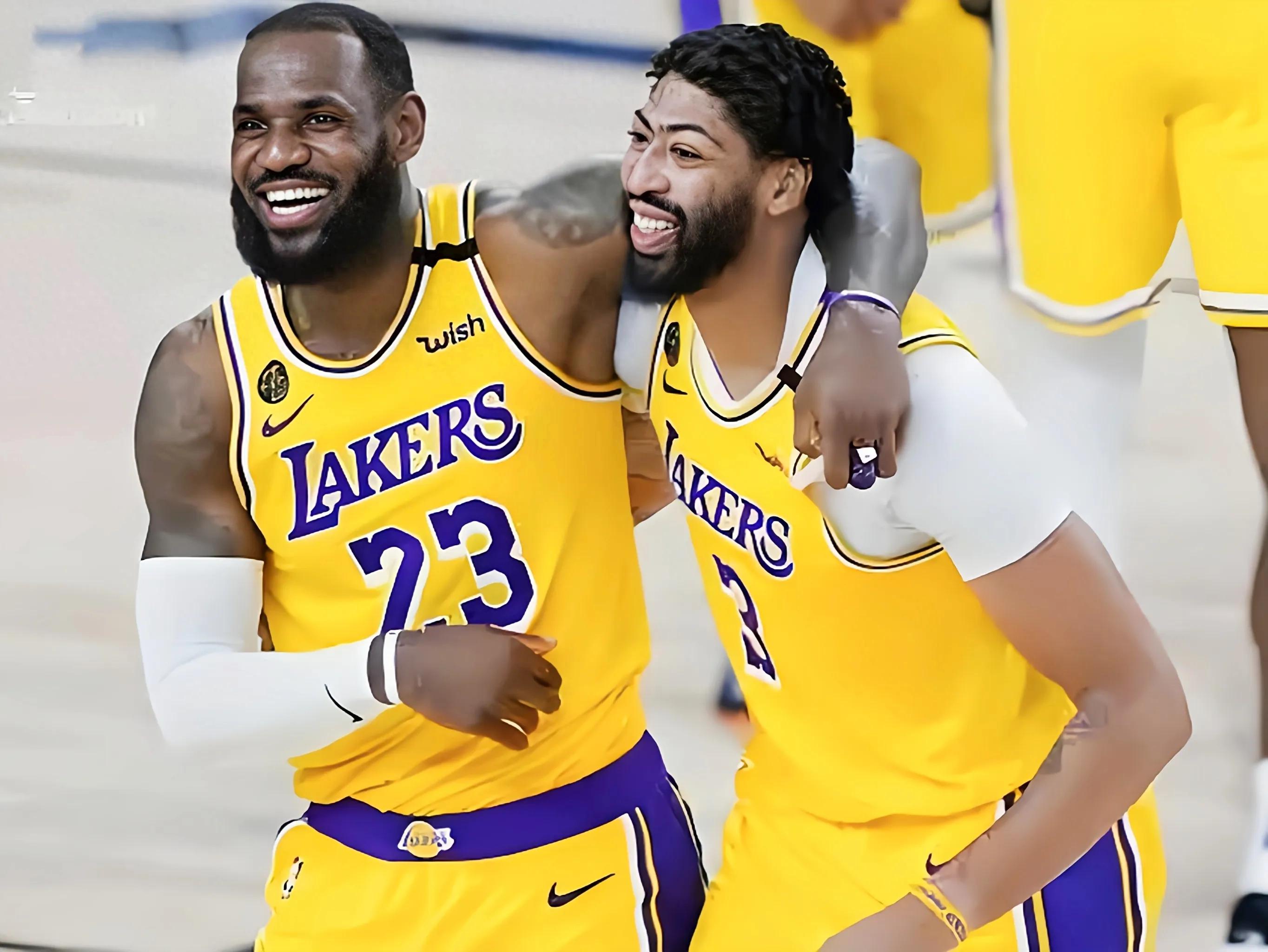 辽宁赢德集团-包含NBA巨星在比赛中绽放：湖人队员以惊人速度取得领先的词条